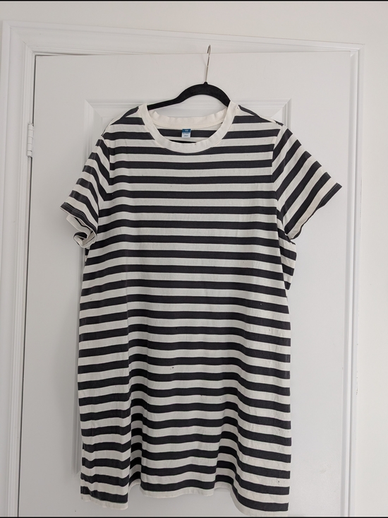 Old Navy Dresses & Skirts - Old Navy Grey and White Striped Tee Dress